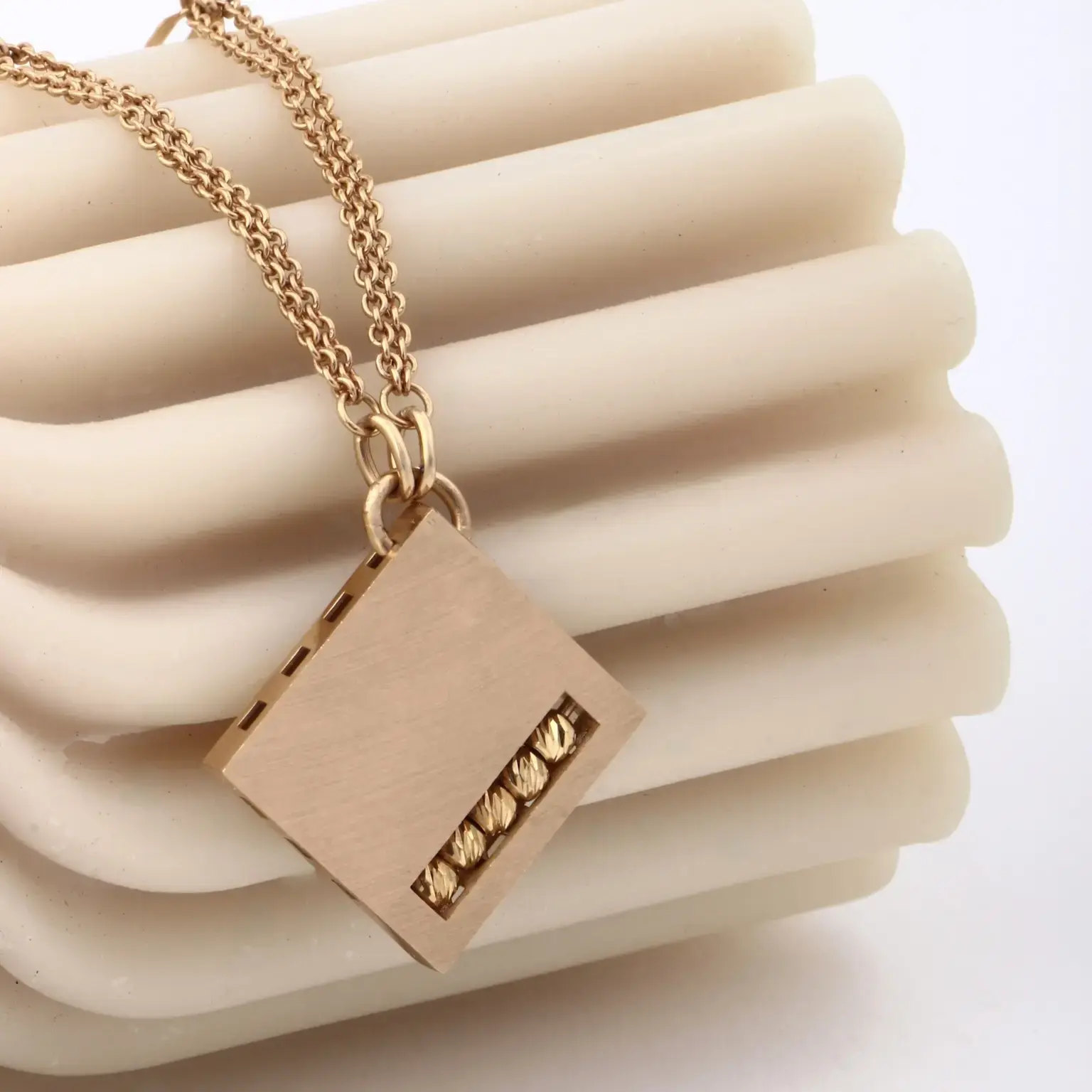 گردنبند مربع mgm