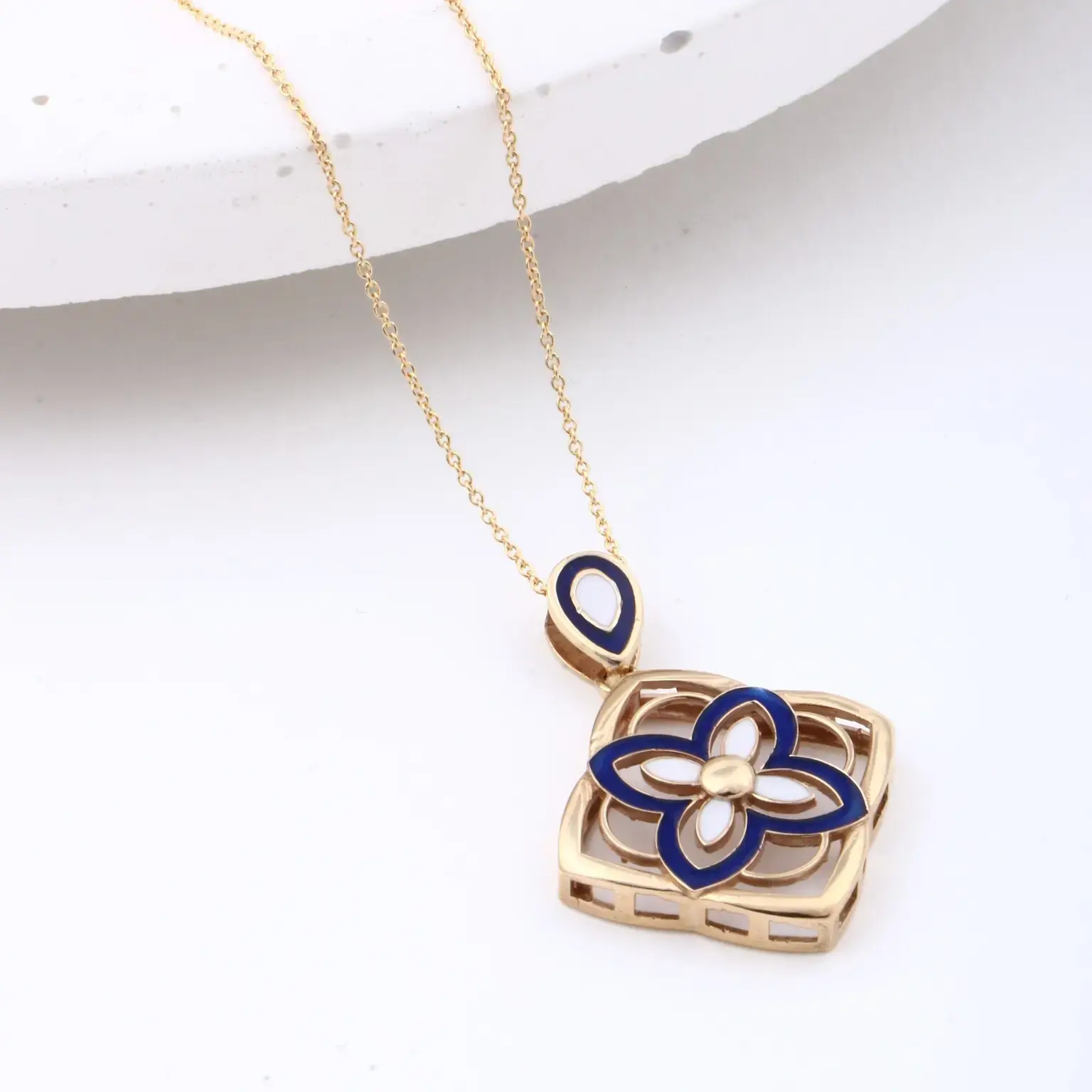 گردنبند مینا