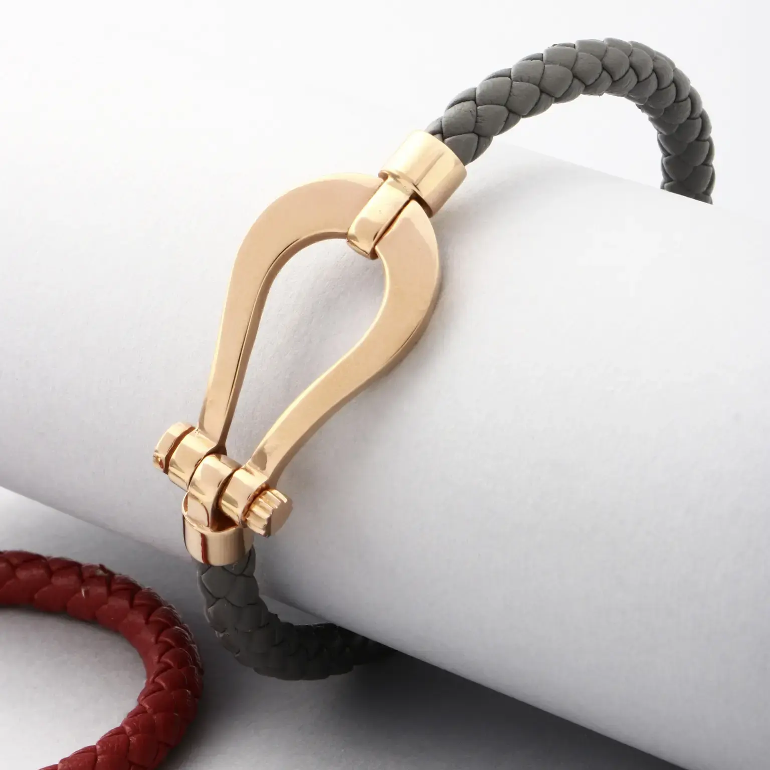 دستبند امگا چرمی