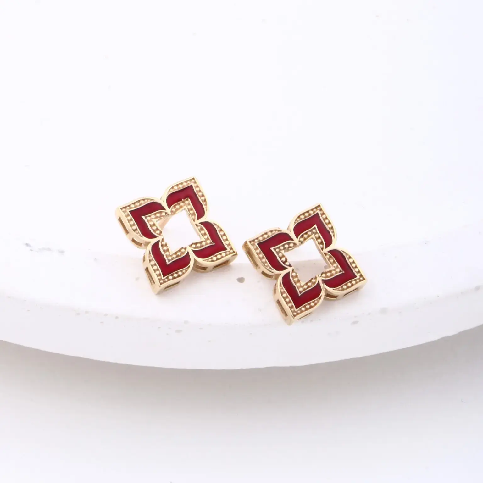 گوشواره-روبرتو-کویین-چری ​