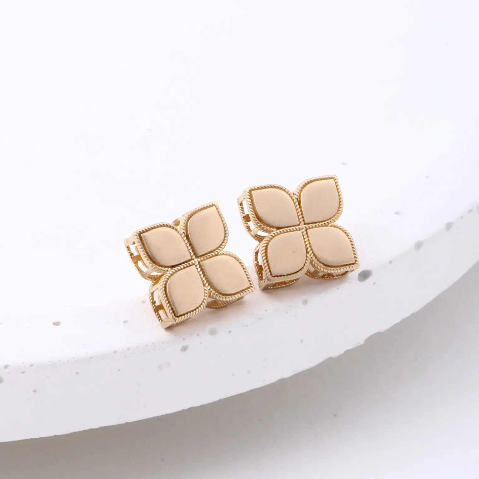 گوشواره روبرتو کویین مات